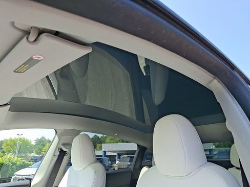 Used 2024 Tesla Model Y Long Range AWD/4WD image 17