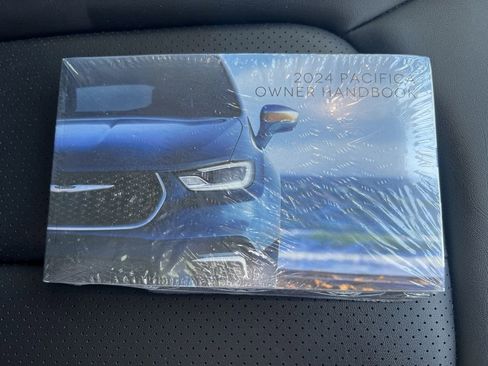 Used 2024 Chrysler Pacifica Touring-L image 24