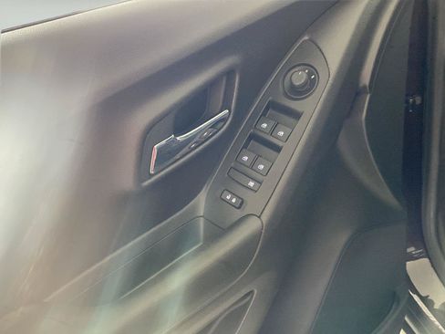 Used 2020 Chevrolet Trax LT w/ LT Convenience Package FWD image 19