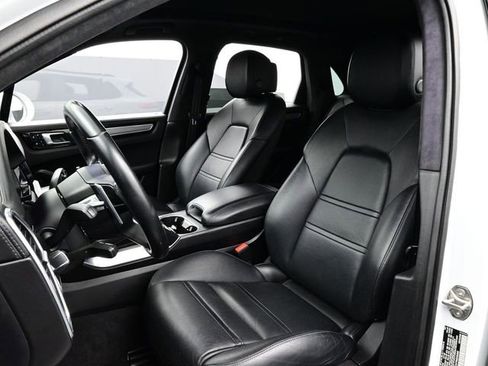 Certified 2021 Porsche Cayenne Turbo AWD/4WD image 5