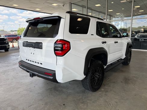 Used 2025 Toyota 4Runner SR5 AWD/4WD image 9