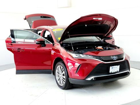 Used 2023 Toyota Venza XLE AWD/4WD image 9