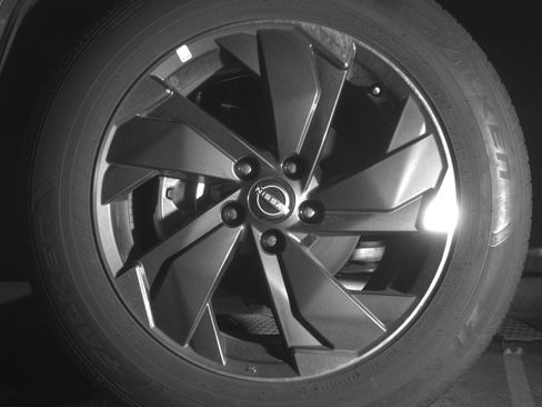 Used 2025 Nissan Rogue SV FWD image 12