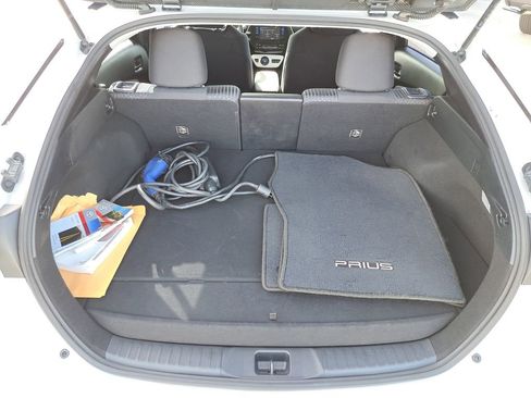 Used 2017 Toyota Prius Prime Plus image 6