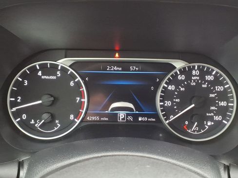 Used 2024 Nissan Sentra SV FWD image 2