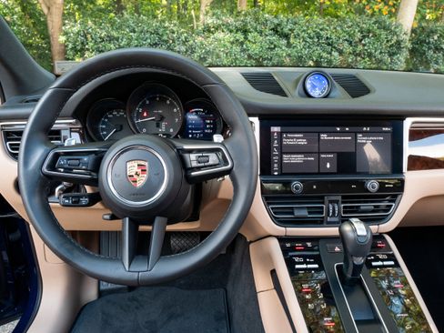 Certified 2024 Porsche Macan image 22