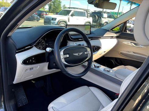 Used 2025 Genesis GV70 2.5T w/ Advanced Package AWD/4WD image 16