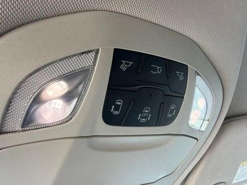 Used 2024 Chrysler Pacifica Touring-L FWD image 28