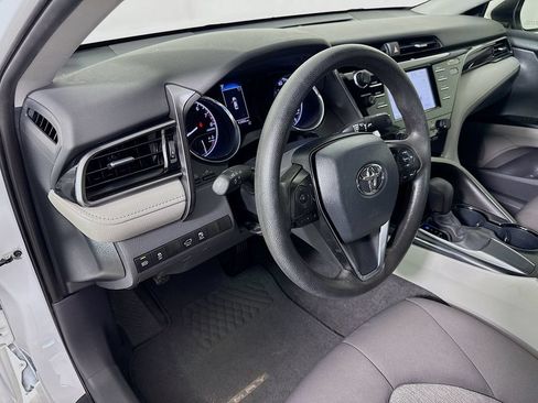 Used 2020 Toyota Camry LE FWD image 9