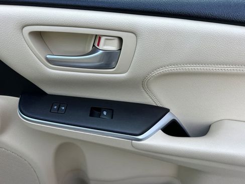 Used 2017 Toyota Camry XLE image 18