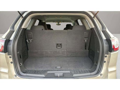 Used 2017 Chevrolet Traverse LT w/ Style and Technology Package image 9