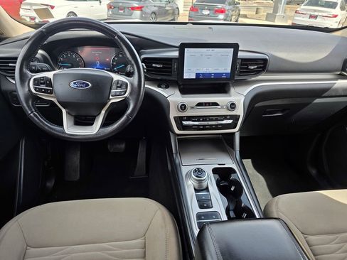 Used 2021 Ford Explorer XLT image 16