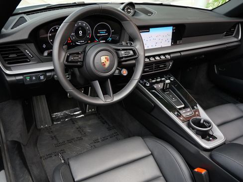 Used 2025 Porsche 911 Carrera RWD image 13