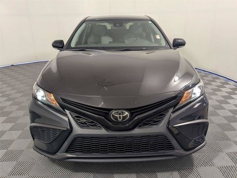 Used 2023 Toyota Camry SE w/ Convenience Package FWD image 3