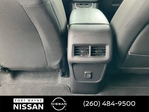 Used 2024 GMC Terrain SLE AWD/4WD image 29