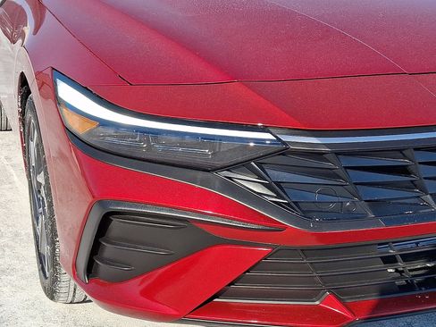 Certified 2025 Hyundai Elantra Sport w/ Cargo Package image 9