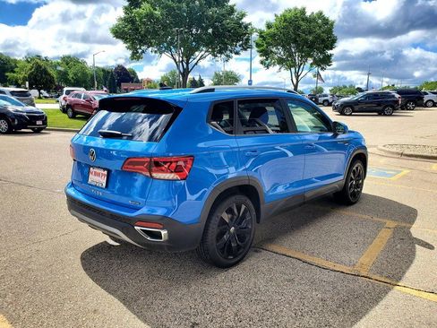 Used 2023 Volkswagen Taos SE w/ Panoramic Sunroof Package AWD/4WD image 5