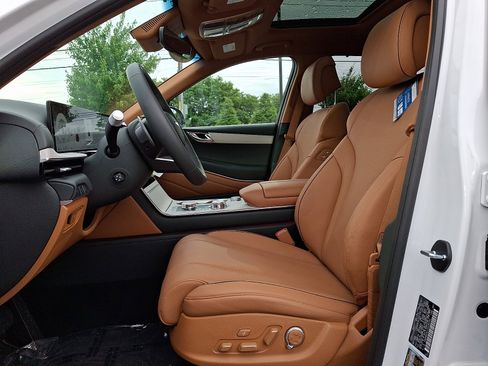 Certified 2025 Genesis GV80 3.5T Advanced AWD/4WD image 14