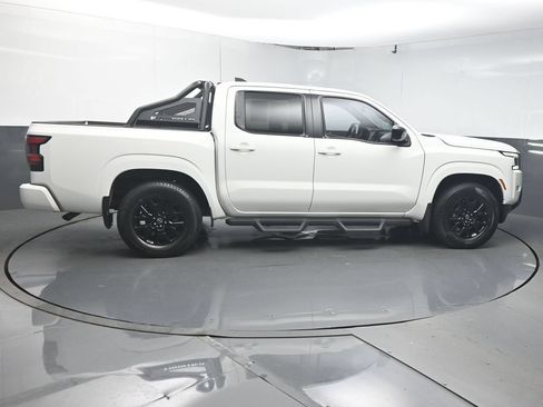 Used 2023 Nissan Frontier SV w/ Midnight Edition Package RWD image 8