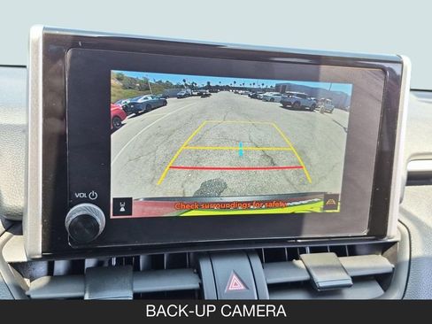 Used 2025 Toyota RAV4 XLE AWD/4WD image 21