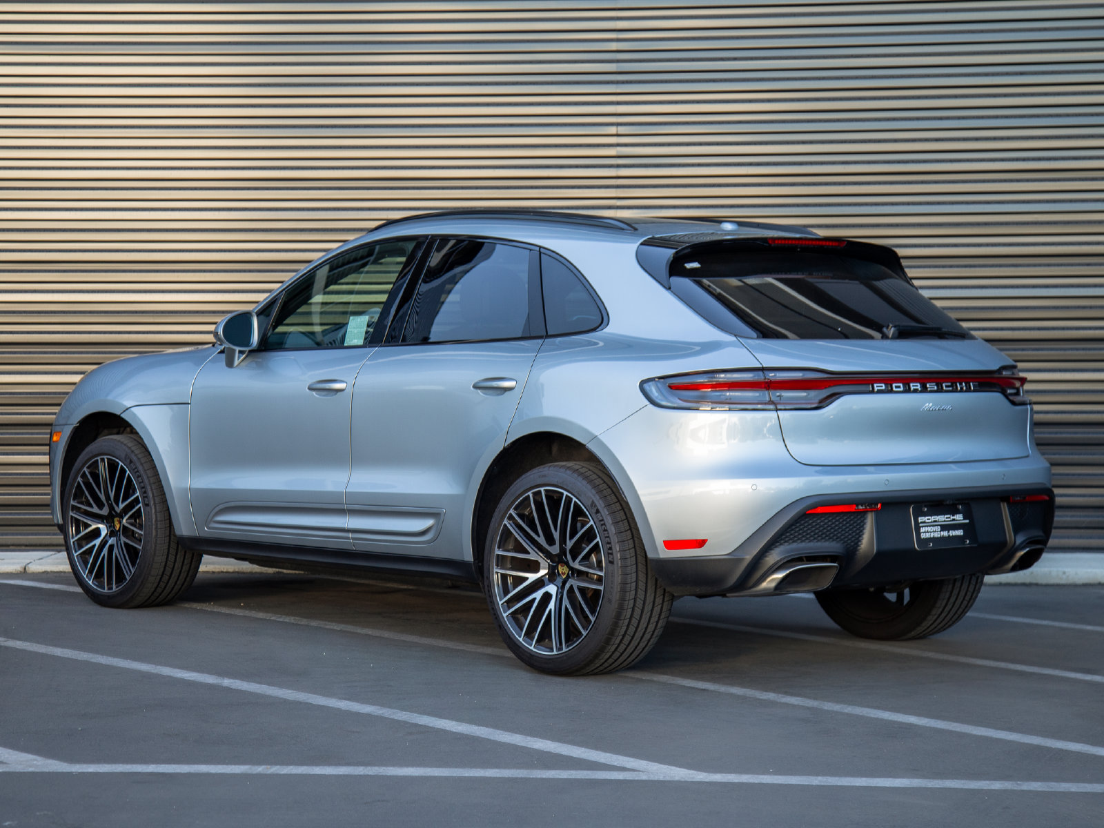 Certified 2026 Porsche Macan AWD/4WD image 3