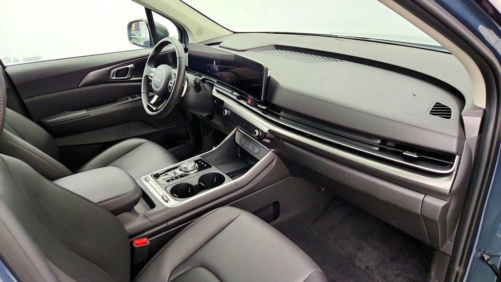 Used 2026 Kia Carnival SX w/ SX Dark Edition Package FWD image 26