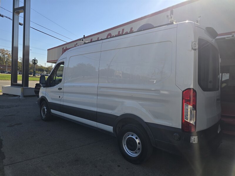Used 2019 Ford Transit 250 148 Medium Roof RWD image 4