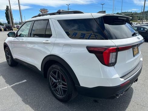 Certified 2025 Ford Explorer ST AWD/4WD image 4