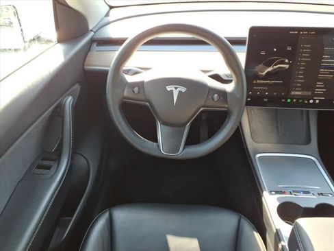 Used 2022 Tesla Model Y Long Range AWD/4WD image 26