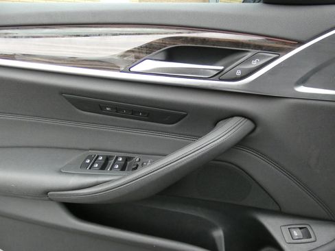 Used 2019 BMW 530i w/ Convenience Package image 71