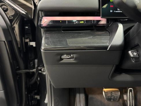 New 2026 BMW 530i xDrive w/ M Sport Package image 23