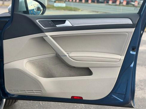 Used 2017 Volkswagen Golf Alltrack S image 21