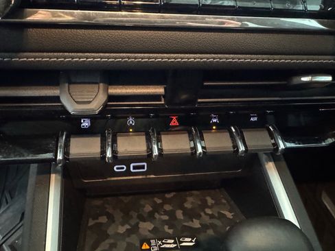 Used 2024 Chevrolet Colorado LT w/ LT Convenience Package II image 22