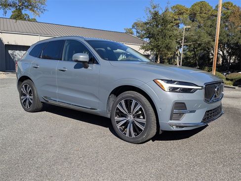 Certified 2023 Volvo XC60 B5 Plus w/ Climate Package image 2