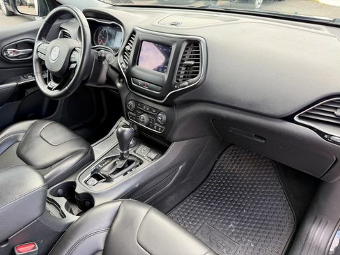 Used 2019 Jeep Cherokee Latitude Plus AWD/4WD image 44
