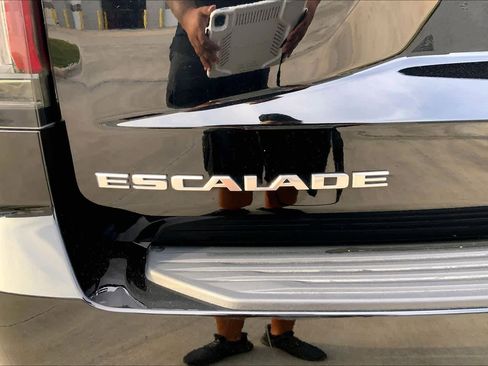 Used 2023 Cadillac Escalade V w/ Heavy-Duty Trailer Package image 9