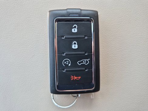 Used 2023 Jeep Grand Cherokee L Limited w/ Luxury Tech Group II image 32