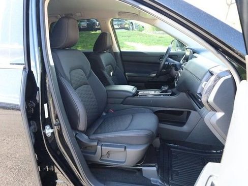 Certified 2025 Nissan Pathfinder SV FWD image 27