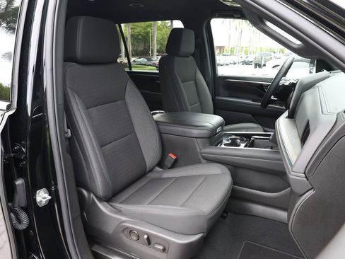 Used 2025 Chevrolet Suburban LS RWD image 20