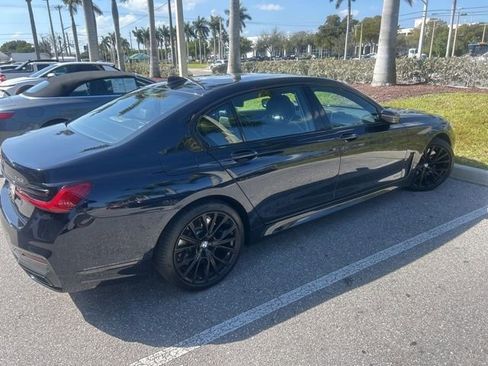 Used 2022 BMW 740i w/ M Sport Package image 3
