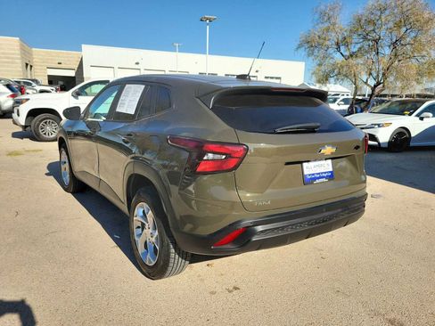 Used 2024 Chevrolet Trax LS w/ LS Convenience Package image 4