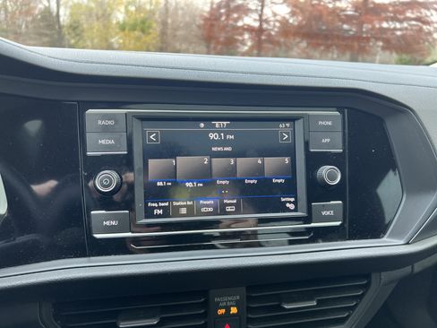 Certified 2022 Volkswagen Jetta SE image 21