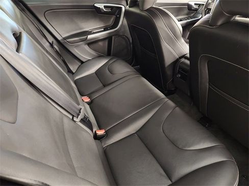 Used 2018 Volvo V60 T5 Dynamic w/ Vision Package image 32