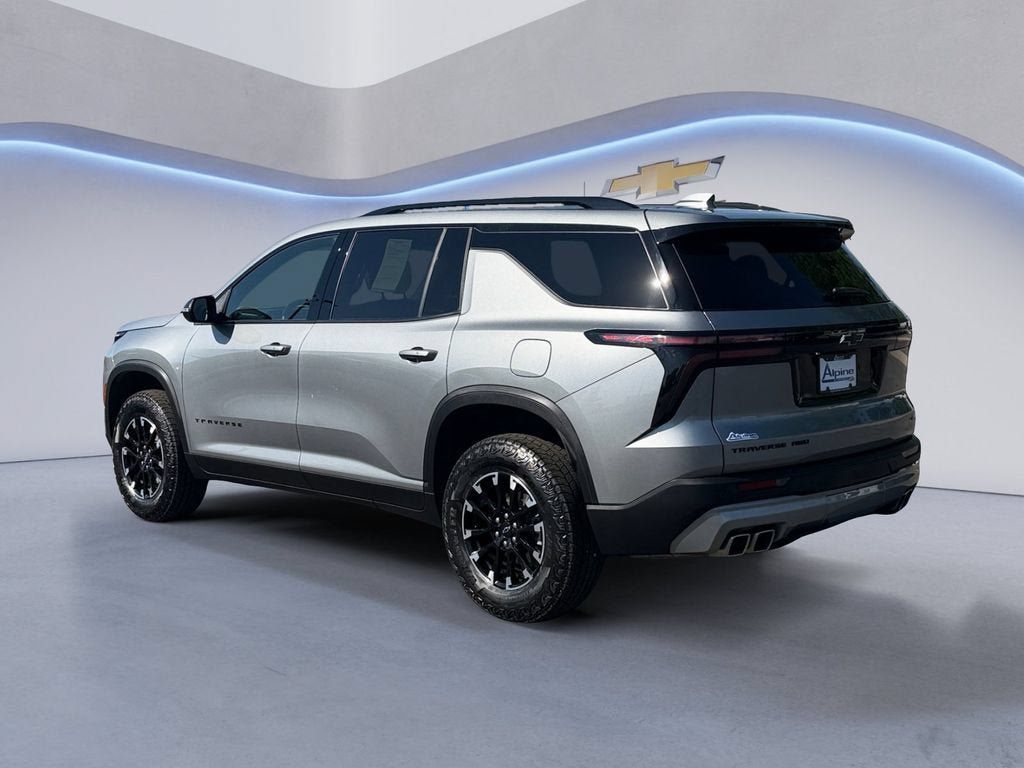 Used 2025 Chevrolet Traverse Z71 AWD/4WD image 3