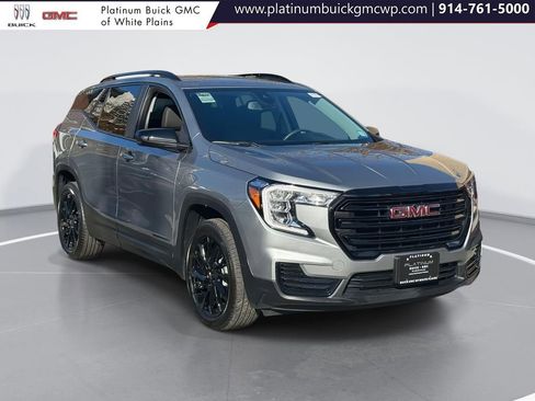 Used 2024 GMC Terrain SLE w/ Driver Convenience Package image 1