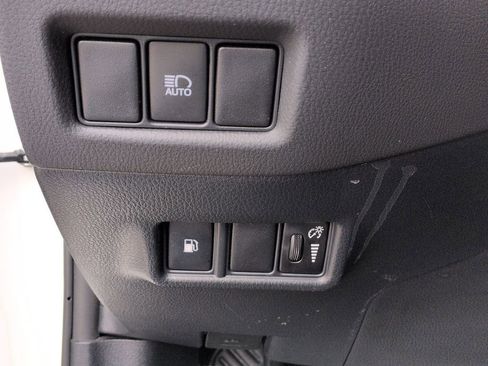 Used 2019 Toyota C-HR XLE image 15