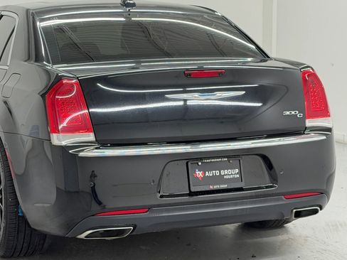 Used 2017 Chrysler 300 C w/ Safetytec Plus Group RWD image 36