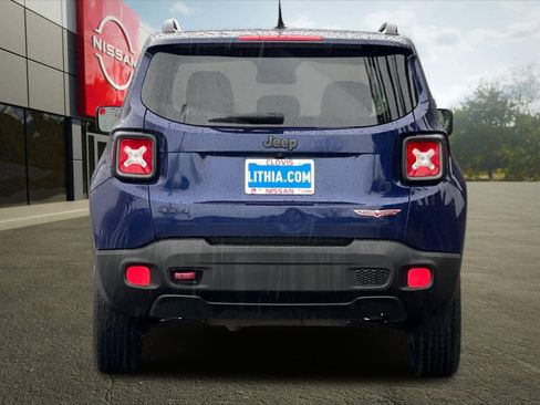 Used 2017 Jeep Renegade Trailhawk image 8