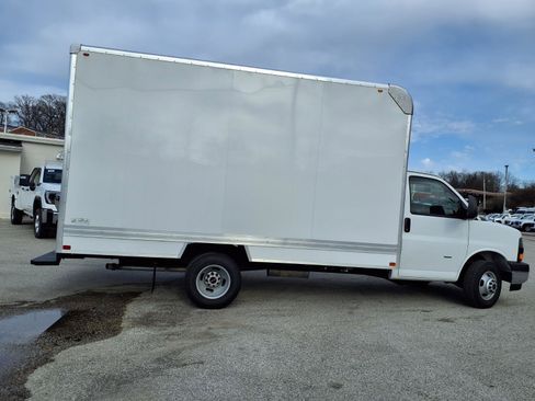 New 2025 GMC Savana 3500 w/ Power Convenience Package image 18