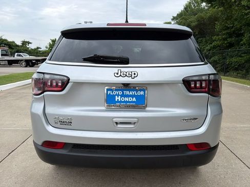 Used 2024 Jeep Compass Latitude AWD/4WD image 4